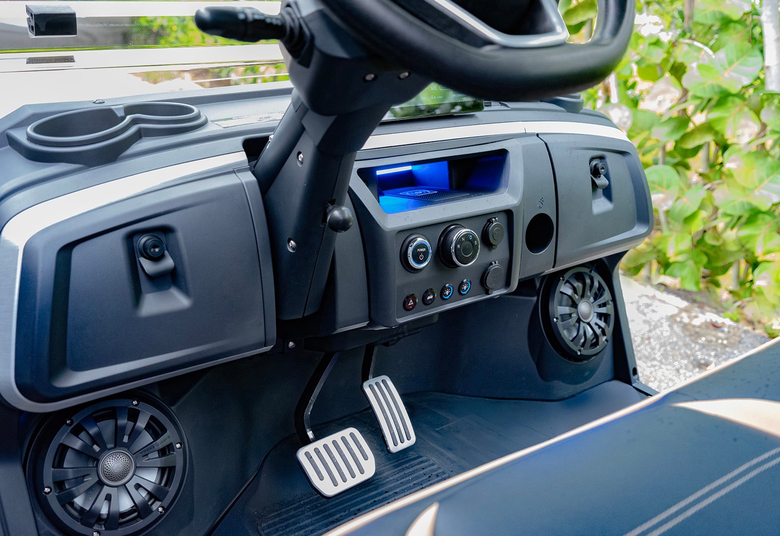 EPIC-E40FX-Golf-Cart_3-4.jpg