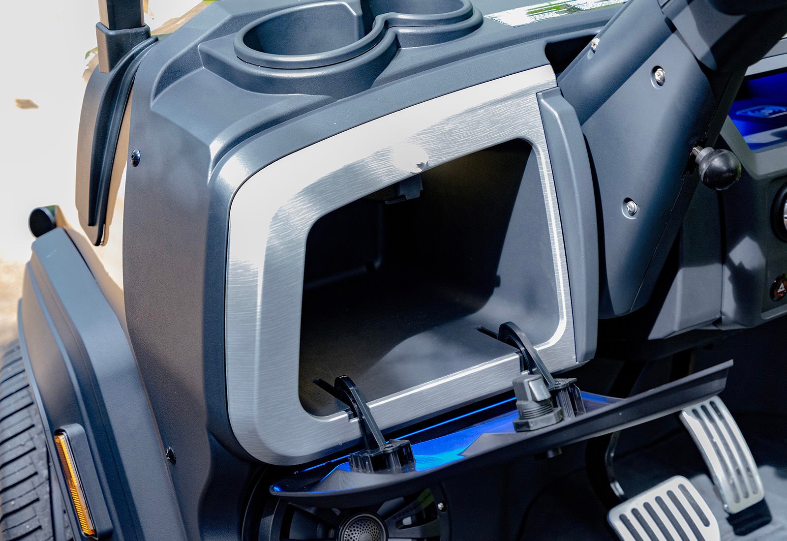 EPIC-E40FX-Golf-Cart_7-4.jpg